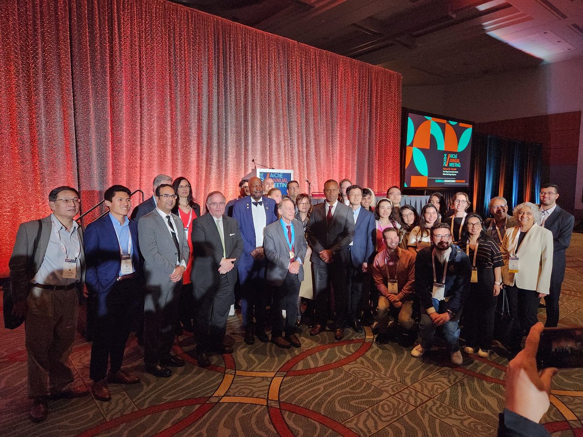 milicaruoft's tweet photo. Great to see my PhD advisor Bob Langer winning #AIChE Cato Laurencin #RegenerativeEngineering award with MC @NPeppas at @ChEnected meeting w @laurencinregen and lots of old friends https://t.co/N8w6mfQc1C