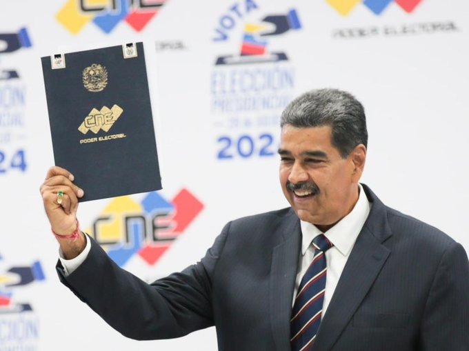 SonPolemicas's tweet photo. Quien ganó las elecciones? Maduro.
Quién tiene la credencial de Presidente Electo? Maduro.
Quien se juramenta el 10 de Enero? Maduro.
Mas nada. https://t.co/D5hDAFaXnS