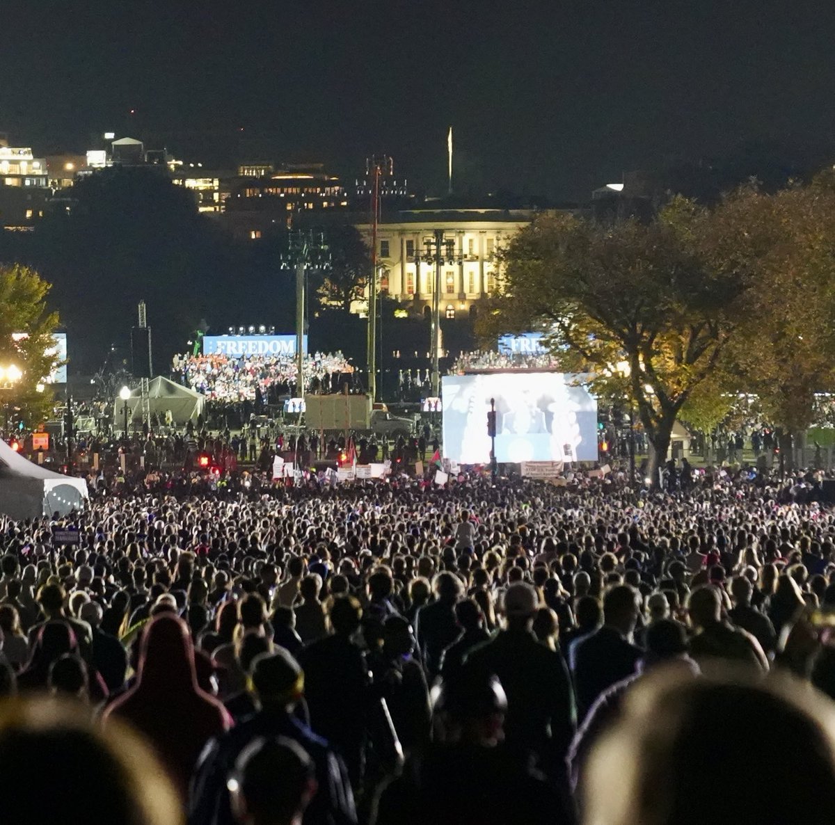 Crowds backed up to the Washington Monument to hear the <a href="/VP/">Vice President JD Vance</a> speak tonight.