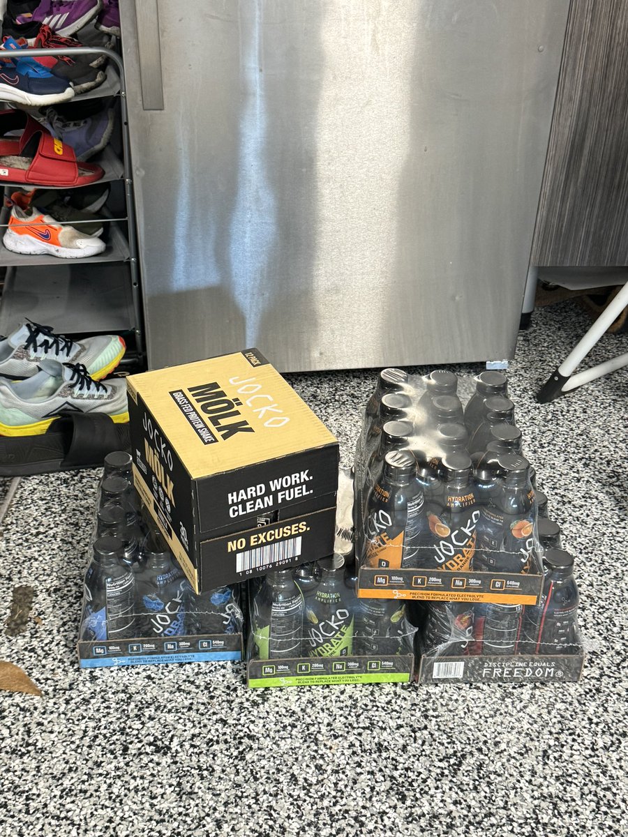 BullCityJB79's tweet photo. @jockowillink @jockofuel The first step in fixing an issue is recognizing that I have a problem….well….my problem is…this fridge is too small. #SameDayDelivery #IsthereaLowesnearby #Subscritsch https://t.co/DMzakNHTZb