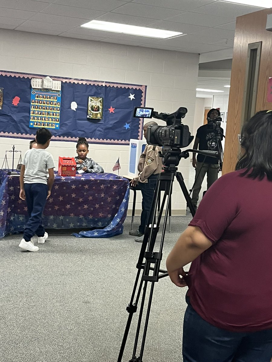 read4fun4ever's tweet photo. Today @JohnWoodSchool 4th graders participated in an election after learning about the election process. They voted for their favorite book after showing their IDs and signing in. Students waited patiently to vote. Thanks @MerrillvilleMHS PNN students for covering the story. https://t.co/cAL5483tGQ