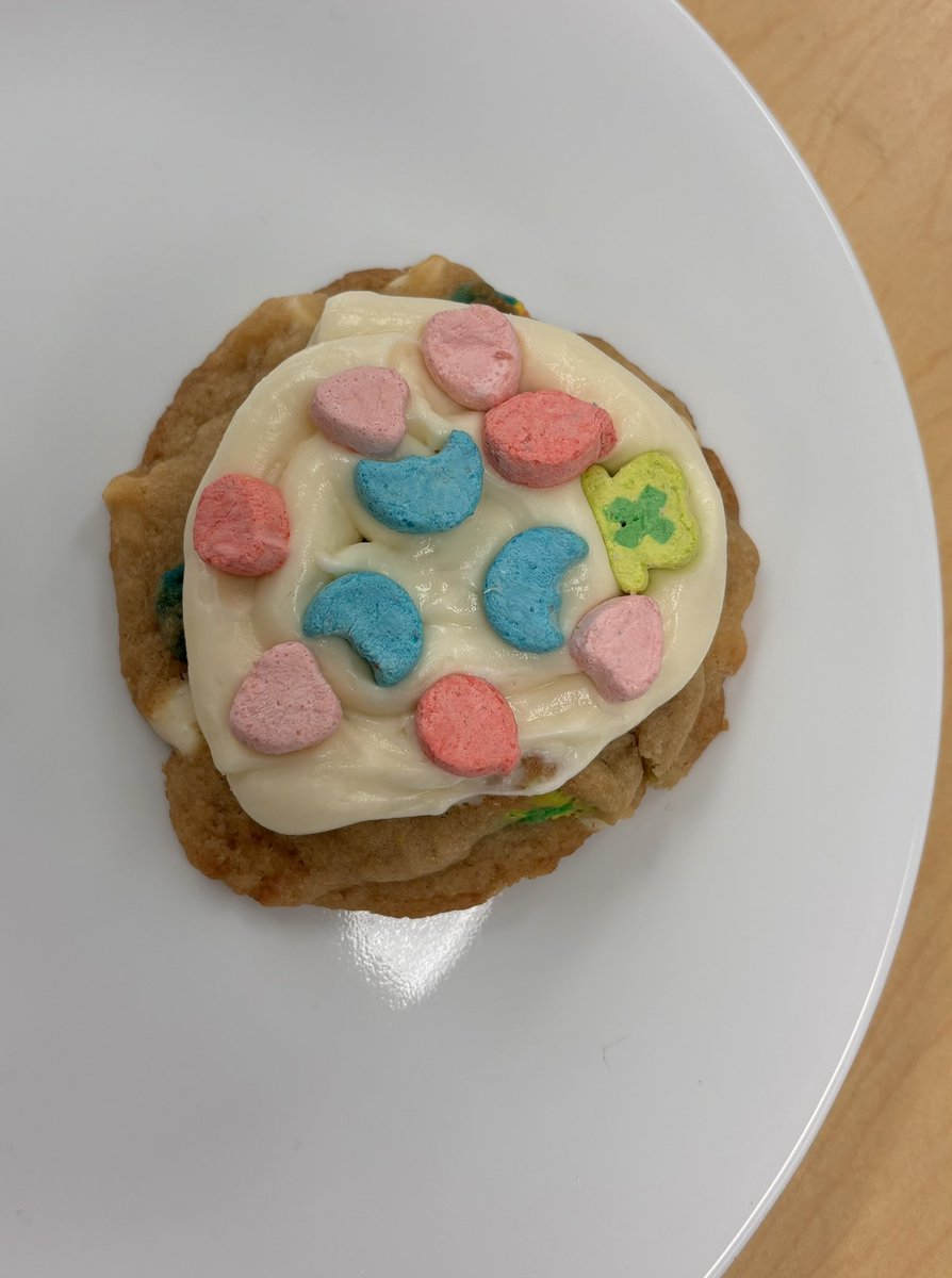 BridgetKBlief's tweet image. 8th graders participated in a copycat crumbl competition! The investment and ownership from research to plating was impressive. The judges determined the winner to be the “Pot of Gold Goodness” cookie. P.S. it’s Tropical Tuesday! 😜🌸#SayYestoFCS #MillardPS #inquirybasedlearning