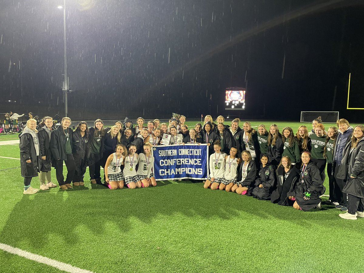 Grizzlies_GHS's tweet image. Field hockey SCC Champions with a 3-1 win over Hamden!!!!