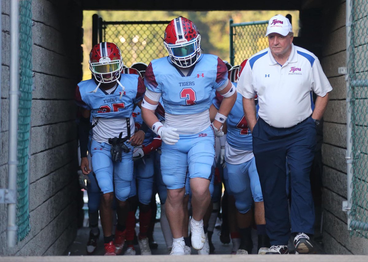 Valdez Stuvaints (@vstuvaints3) on Twitter photo End of Regular Season Highlights
⬇️
hudl.com/v/2QFPen
52 Tackles
4 Forced Fumbles
3 interceptions
6 PBUs
<a href="/McKTigersFB/">McKeesport Tigers Football</a> <a href="/TheWPIALEdition/">The W.P.I.A.L. Edition</a> <a href="/wpialsportsnews/">WPIAL Sportsmen</a> <a href="/WPIAL_Insider/">WPIAL Insider</a> <a href="/210ths/">2Tenths Speed & Agility</a> <a href="/BenTenuta/">Ben Tenuta</a> <a href="/TribLiveHSSN/">TribLive HSSN</a> <a href="/PghSportsNow/">Pittsburgh Sports Now</a> <a href="/JoeyPorterJr/">Joey Porter Jr.</a> <a href="/rivalskeenan/">Keenan Cummings</a> <a href="/RivalsFriedman/">Adam Friedman</a> <a href="/On3Keith/">Keith Niebuhr</a> End of Regular Season Highlights
⬇️
hudl.com/v/2QFPen
52 Tackles
4 Forced Fumbles
3 interceptions
6 PBUs
<a href="/McKTigersFB/">McKeesport Tigers Football</a> <a href="/TheWPIALEdition/">The W.P.I.A.L. Edition</a> <a href="/wpialsportsnews/">WPIAL Sportsmen</a> <a href="/WPIAL_Insider/">WPIAL Insider</a> <a href="/210ths/">2Tenths Speed & Agility</a> <a href="/BenTenuta/">Ben Tenuta</a> <a href="/TribLiveHSSN/">TribLive HSSN</a> <a href="/PghSportsNow/">Pittsburgh Sports Now</a> <a href="/JoeyPorterJr/">Joey Porter Jr.</a> <a href="/rivalskeenan/">Keenan Cummings</a> <a href="/RivalsFriedman/">Adam Friedman</a> <a href="/On3Keith/">Keith Niebuhr</a>