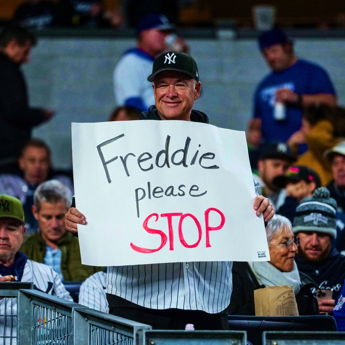 TheLakersAve's tweet photo. 👀 Good luck 🤣 #WorldSeries
📸: #Cut4 | #LetsGoDodgers https://t.co/8L7yOFsgzt