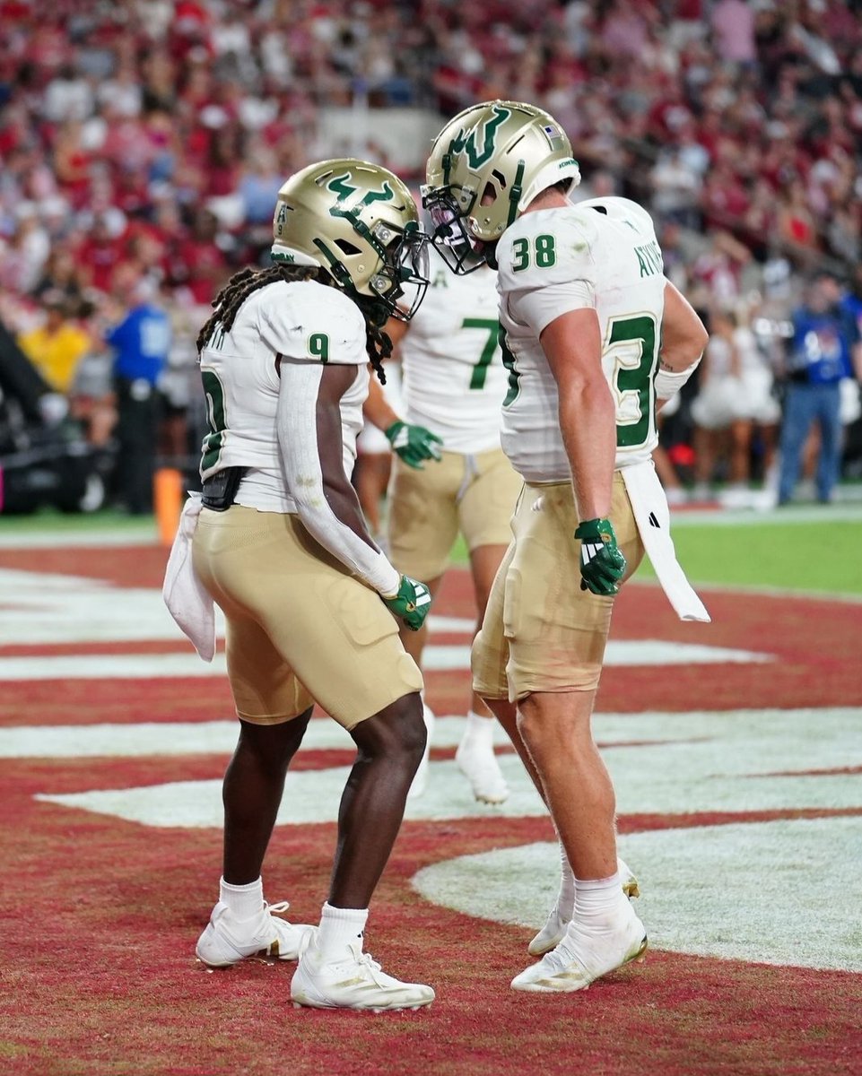 After a great conversation with <a href="/ChadCreamer21/">Chad Creamer</a>, I am honored to announce that I have received an offer to play D1 football for <a href="/USFFootball/">USF Football</a>! <a href="/alexmfagan/">Alex Fagan</a> @Lashon_24 

<a href="/hoyafbrecruit/">HoyaFBrecruiting</a> <a href="/hhshoyafootball/">Hoya Football</a> <a href="/RecruitGeorgia/">Recruit Georgia</a>
<a href="/NEGARecruits/">Northeast Georgia Recruits</a> <a href="/CJacksonPRZ/">Connor Jackson</a> <a href="/RecruitNE_GA/">RecruitNE_GA</a>  <a href="/NwGaFootball/">NwGa Football</a>