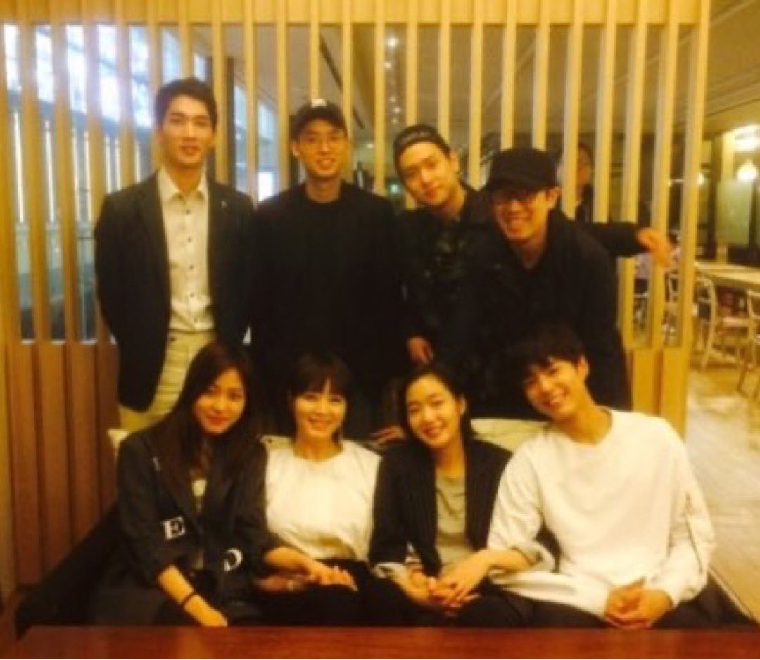 QrapTae's tweet photo. #repost vankun22 10년 전 아니고, 20년 전 같은 마가흥업 가족사진.
#엄태구 #UmTaeGoo #嚴泰九 #オムテグ
#차이나타운 #CoinLockerGirl #コインロッカーの女 https://t.co/8cZug5ivoa