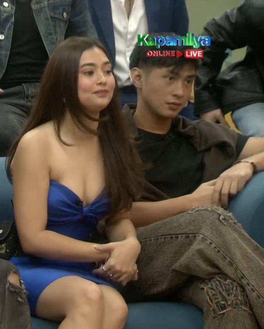 JMJASFANDOM's tweet photo. Ok Helen sandal mo lng kamay mo pag nangalay hahaha

JMJAS LOVE GIVING https://t.co/BjtCzvzDWV