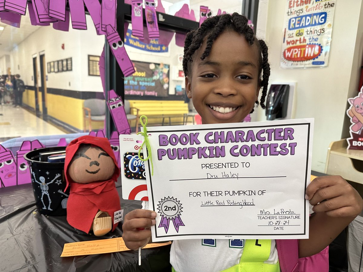 Our librarian, Mrs. La Presta, challenged the kids to decorate a pumpkin like a book character without carving it 🎃 29 pumpkins were submitted and over 170 votes were cast during conferences to choose the favorite🥇🥈🥉