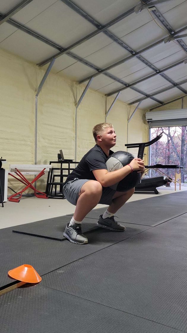 Getting that off season work in! <a href="/DS_Athletics/">Dynamic Strength Athletics</a> <a href="/thomas_peveto/">Thomas Peveto 6’5 315 OL</a>