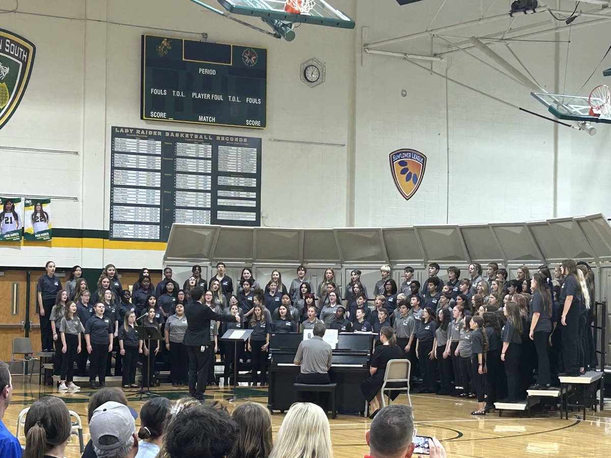 South area singers performed beautifully tonight. Bravo! 👏#CultureBuilders <a href="/Bclaypool63/">Brandon Claypool</a> <a href="/dreiling_grant/">Grant Dreiling</a> <a href="/LCteach_learn/">Lindsey Constance</a> <a href="/IWMSChoir/">Indian Woods Choirs</a>