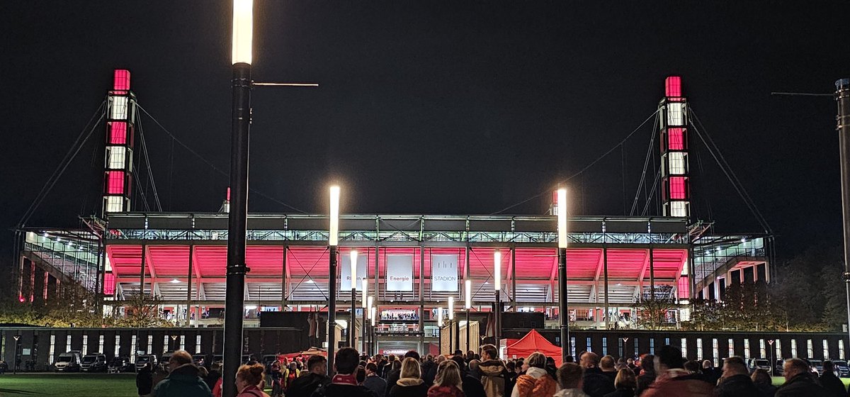 SaintsCologne's tweet photo. Endlich mal wieder ein gutes Spiel von unserem @fckoeln. Auch die Balance zwischen Offensive und Defensive hat gestimmt. So kann es weitergehen. #KOEKSV #effzeh https://t.co/EHU8yxcC3l