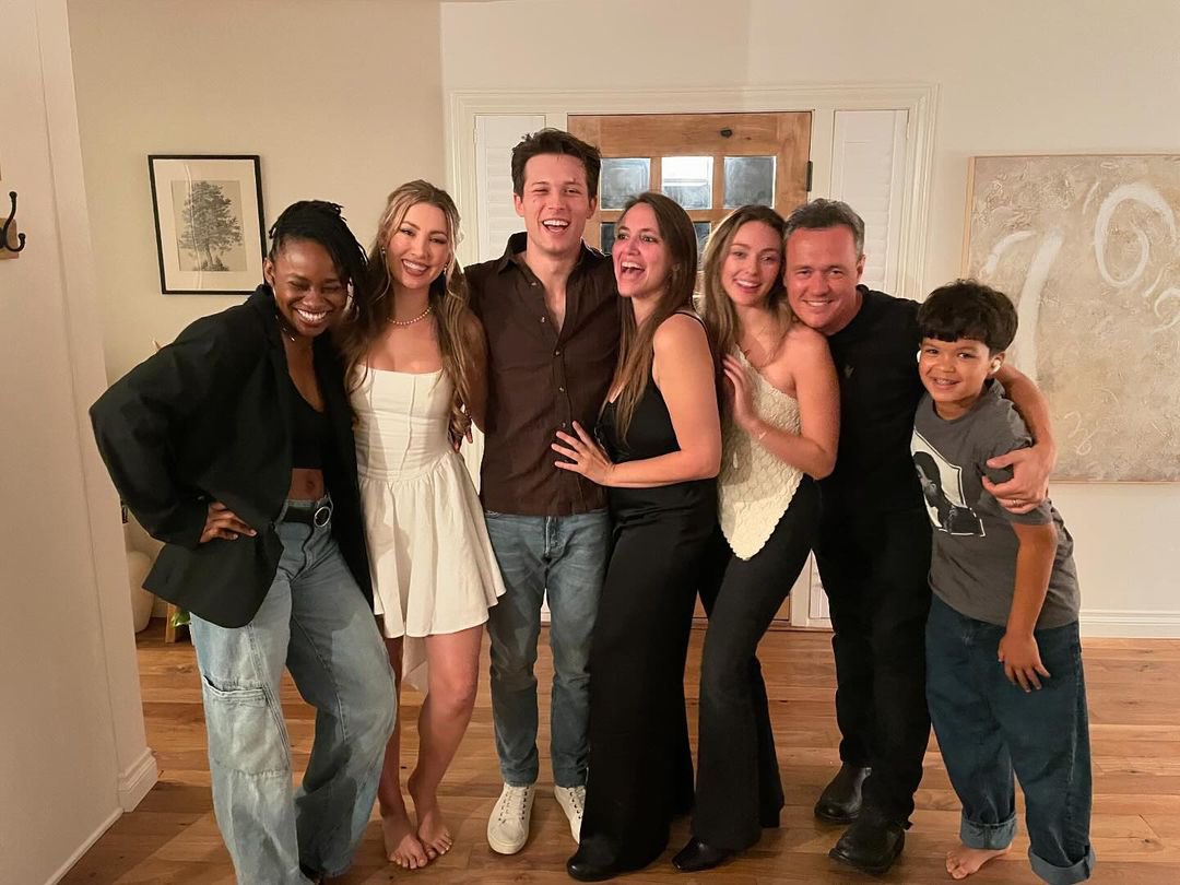 Layne Morgan postou uma nova foto com a Danielle Rose Russell, Omono Okojie, Leo Howard e Ben Geurens (necromante). 

É muito bom ver que sempre que possível varias pessoas do elenco ainda se encontram no dia a dia.