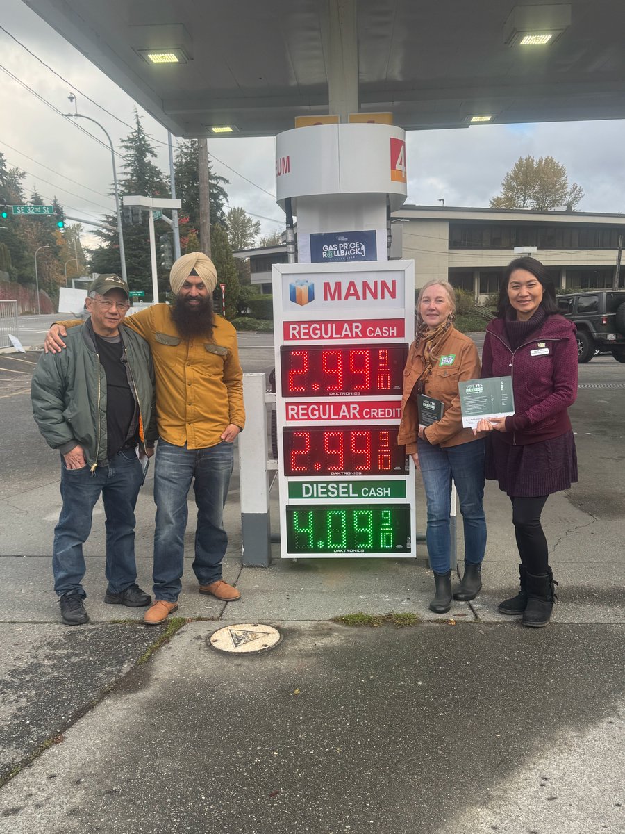 tadlock4house's tweet photo. LOOK at those gas prices! We helped Lets Go Washington roll back gas prices today and put a smile on everyones face! Elect Tadlock to WA House and your bank account will thank you and there will be more smiles to come as I bring common sense policy back to Olympia :-) https://t.co/Gq4ZEBz4md