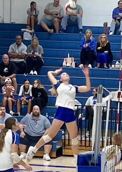 At the IHSA Volleyball Regional in Columbia, the Hornettes take the 2nd set over Althoff 25-21!!!  They’ll play in the regional championship on Thursday night vs. Columbia at 6:00!!! Great job ladies!!! 🟦⬜️🟥 🏐🏐🏐#NCHS #GoBigBlue #HornettePride