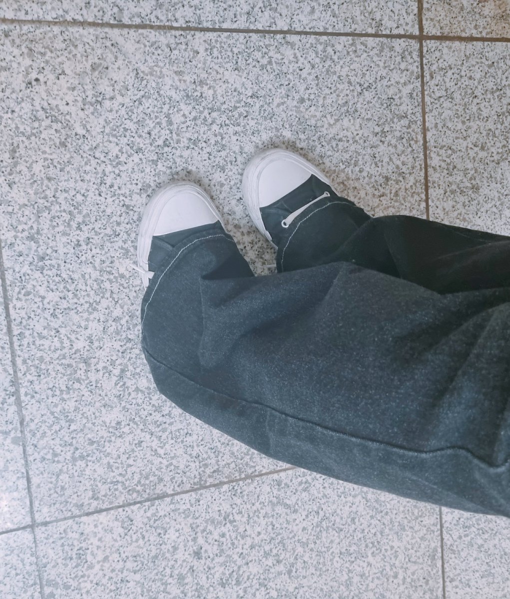 아니 바지 배 위까지 올렸는데 끌리는 거 실화야..?