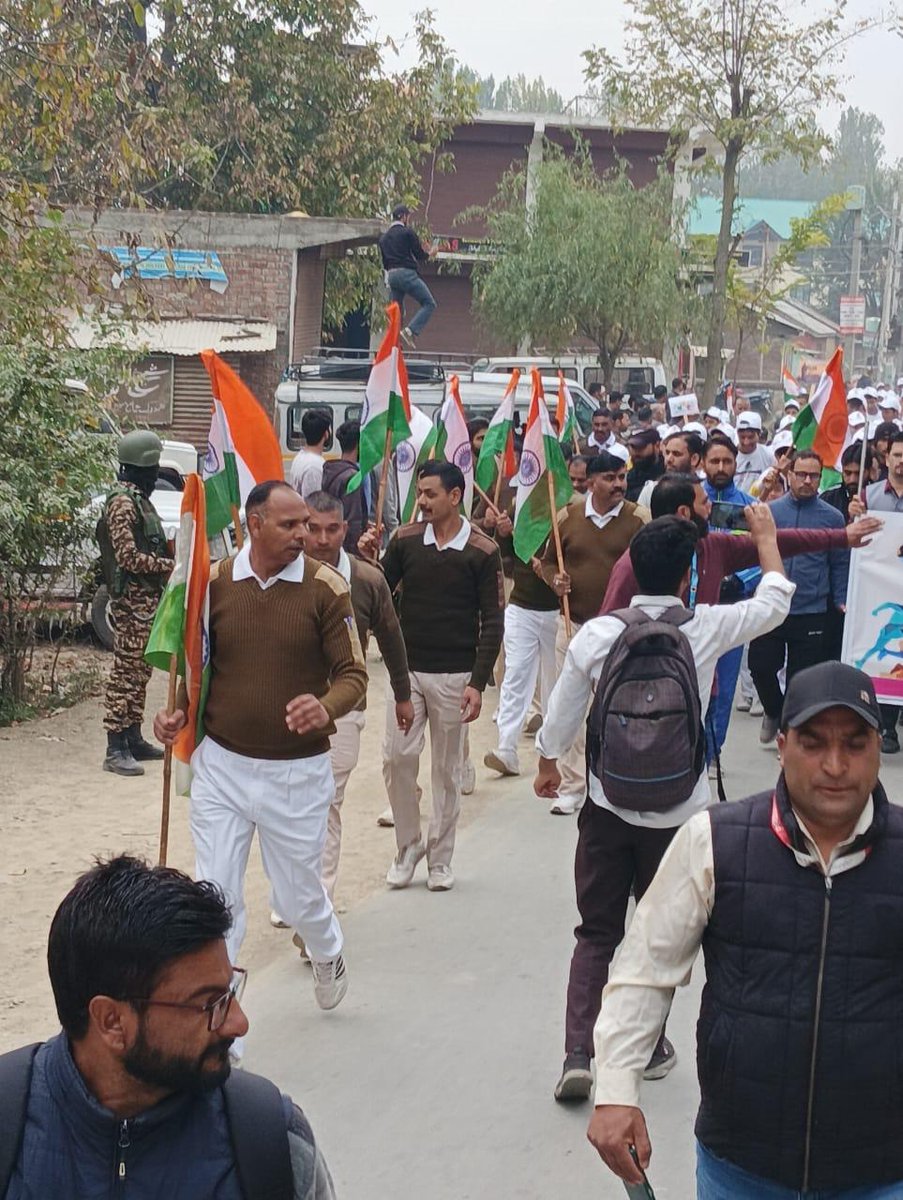 🇮🇳 45 BN CRPF organized Run for Unity on #RashtriyaEktaDiwas, 29.10.2024, celebrating the spirit of national unity! Officers, Jawans,  police, local youth, and school children joined hands to strengthen the bonds of unity among citizens. Together, we strive for a 
United India.
