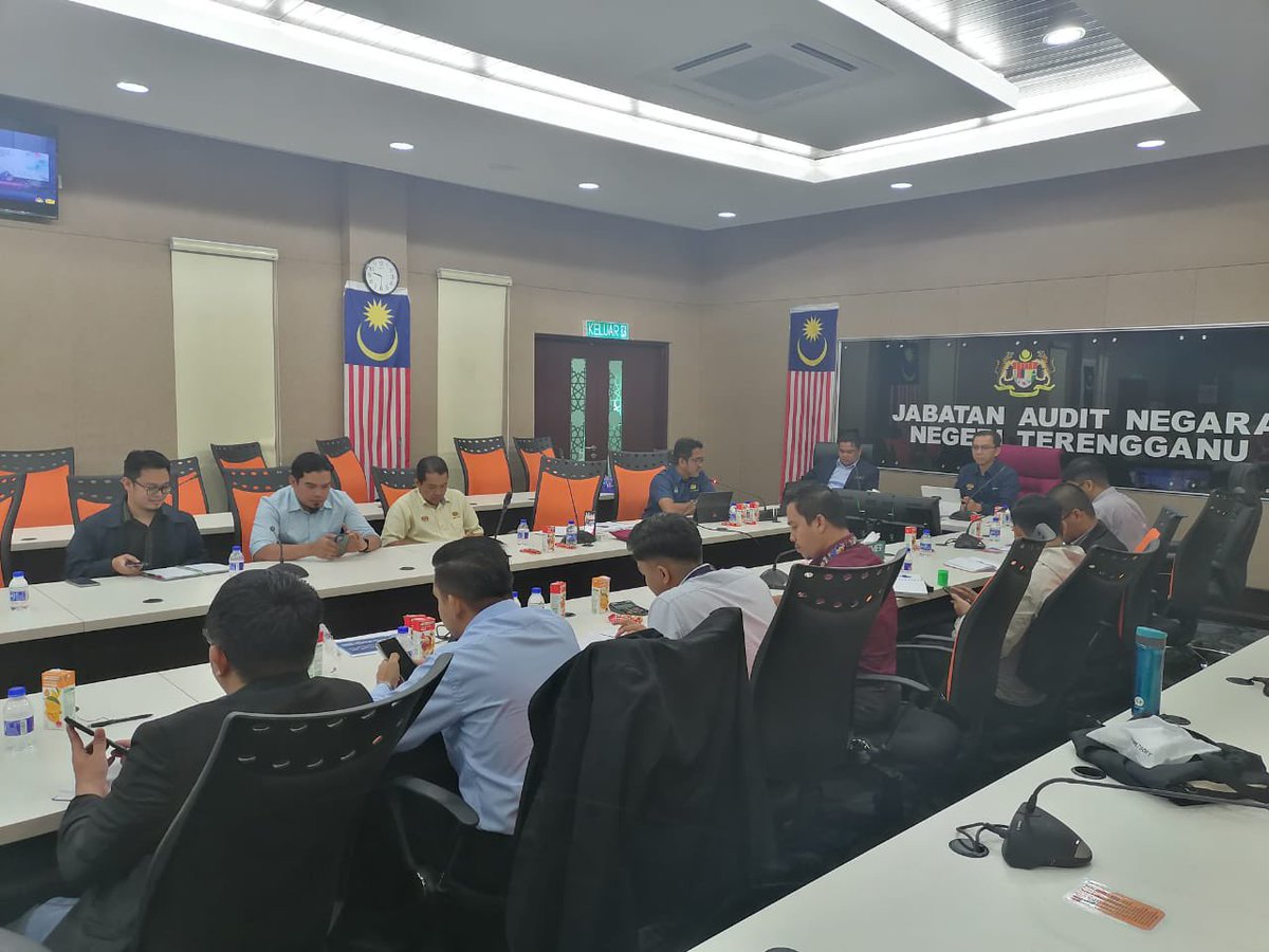 JKR Bangunan Terengganu (@jkrbangunantrg) on Twitter photo 28-29.10.2024 | Isnin & Selasa : UPFN memberikan taklimat pendaftaran aset tak alih kepada Jabatan Audit Negara Terengganu selaras dengan tujuan pelaksanaan pendaftaran aset tak alih kerajaan. <a href="/JKRTerengganu/">JKR Terengganu</a> <a href="/HasliJKR/">Hasli Ibrahim (Ir. Dr.)</a> <a href="/MFahmi2nd/">Nur Fahmi</a> <a href="/Ir_Ts_Mohd_Amri/">MOHD AMRI DERIS (JKR)</a> 28-29.10.2024 | Isnin & Selasa : UPFN memberikan taklimat pendaftaran aset tak alih kepada Jabatan Audit Negara Terengganu selaras dengan tujuan pelaksanaan pendaftaran aset tak alih kerajaan. <a href="/JKRTerengganu/">JKR Terengganu</a> <a href="/HasliJKR/">Hasli Ibrahim (Ir. Dr.)</a> <a href="/MFahmi2nd/">Nur Fahmi</a> <a href="/Ir_Ts_Mohd_Amri/">MOHD AMRI DERIS (JKR)</a>