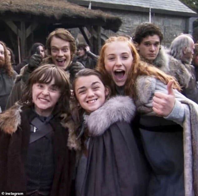 idatestark's tweet photo. ⭑𖦹 ׂ 𓈒 Fotos do elenco de Game of Thrones que mexem com a química do meu cérebro 

₊ ⊹ A Thread! https://t.co/OnVHZ4nEKH