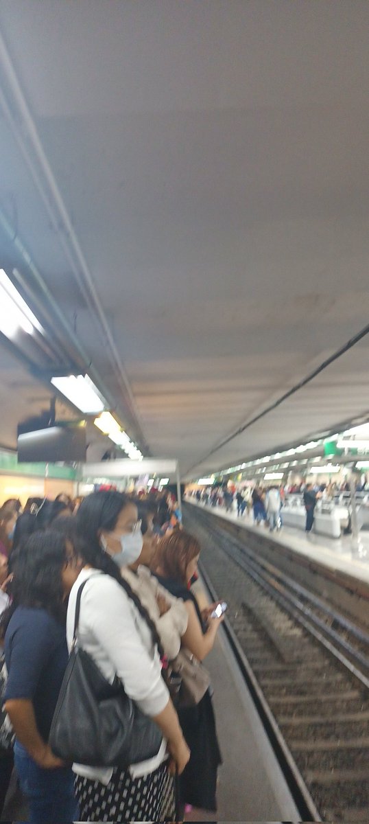 teza1221's tweet photo. @MetroCDMX ahora q con l8???? https://t.co/rdWZeIfmPf