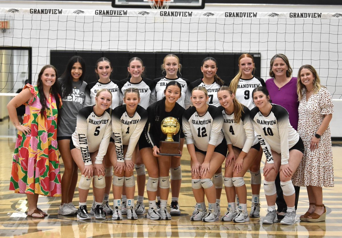 GrandviewVb's tweet photo. JV Gray, JV Black and Varsity ALL undefeated district CHAMPIONS @CTRsports @Gosset41 @Grandview_athl https://t.co/eCDof6yvyY