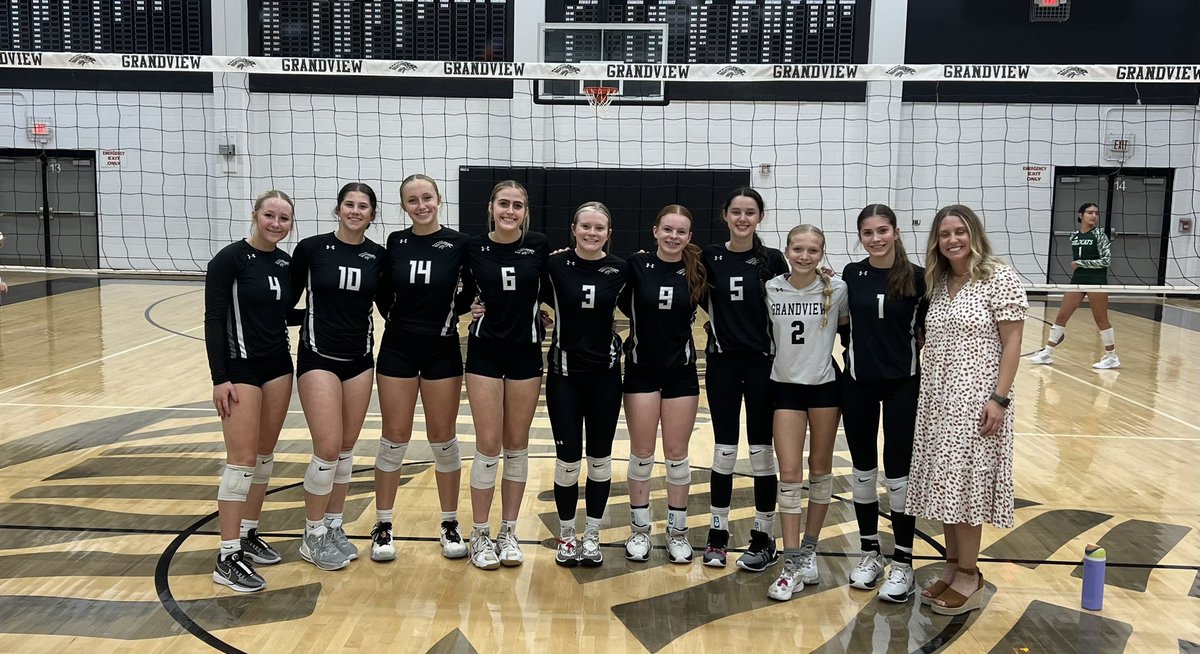 GrandviewVb's tweet photo. JV Gray, JV Black and Varsity ALL undefeated district CHAMPIONS @CTRsports @Gosset41 @Grandview_athl https://t.co/eCDof6yvyY