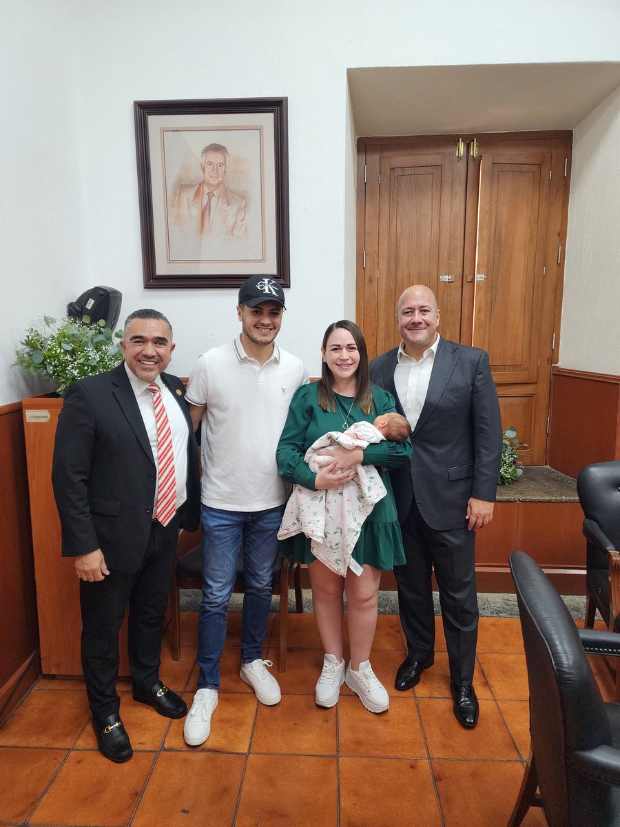 Hoy en la Sesión Solemne de Clausura de la LXIII Legislatura. Tres años donde logre presentar 222 iniciativas, 34 fueron en adhesión y 188 como autor, logrando cumplir metas y compromisos con la sociedad, y segura de que se ha contribuido al mejoramiento de Jalisco ¡Gracias!