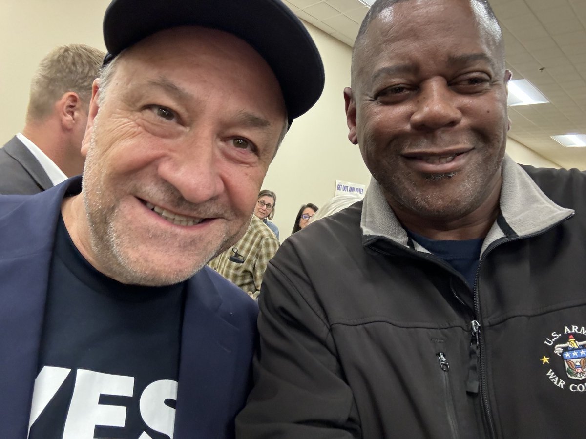 Warren_Whitlock's tweet photo. With Second-gentleman, Doug Emhoff, in York, PA working on getting folks to vote for democracy. equity and freedom. #winwithblackmen #kamala #harriswalz #naacp #blackmenwin #aka https://t.co/Dv63oXOC4E