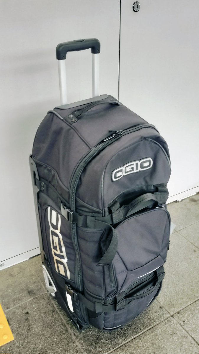 avantemk2's tweet image. ラジコンバッグを安定のOGIOに。
モータースポーツ用ギアバッグなので容量はたっぷり。#OGIO