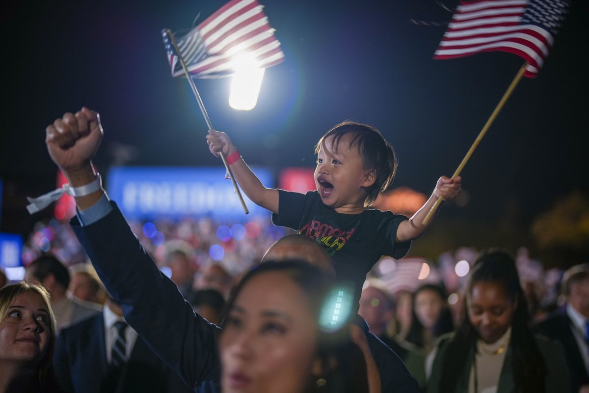 Kamala Harris tweet media