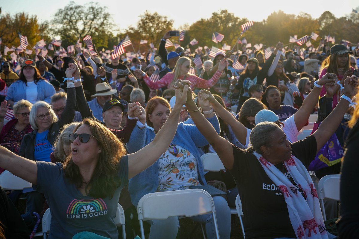 Kamala Harris tweet media