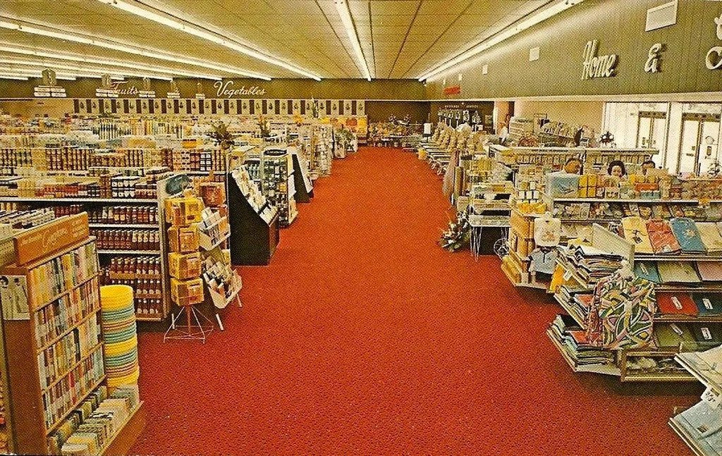djmarkfarina's tweet photo. Shag carpet supermarket… https://t.co/hzAyO1X5g0