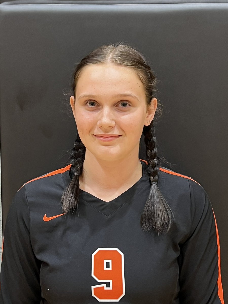 Players of the game vs. Nacogdoches! They went over a beyond to snag the wins! 🏐🧡🖤