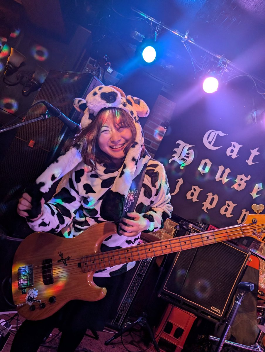 CathouseT's tweet photo. Cathouse Halloween R&R Party盛り上がったー!🎉🔥
メグちゃんHappy Rockin' Birthday!!🎉👯♀🥂
#Halloween
#Rubyroom
#rockevent
#cathouseJapan https://t.co/sL4q8k1uFG