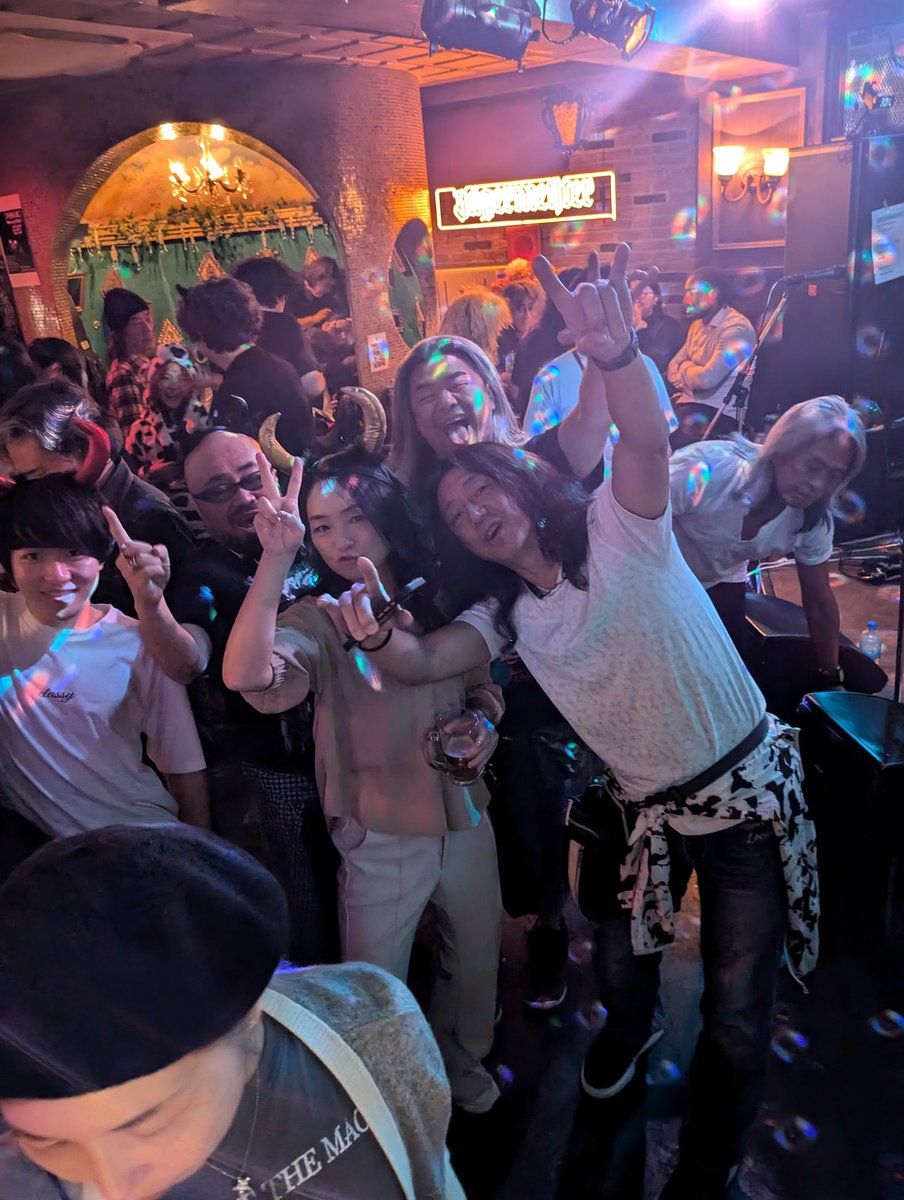 CathouseT's tweet photo. Cathouse Halloween R&R Party盛り上がったー!🎉🔥
メグちゃんHappy Rockin' Birthday!!🎉👯♀🥂
#Halloween
#Rubyroom
#rockevent
#cathouseJapan https://t.co/sL4q8k1uFG