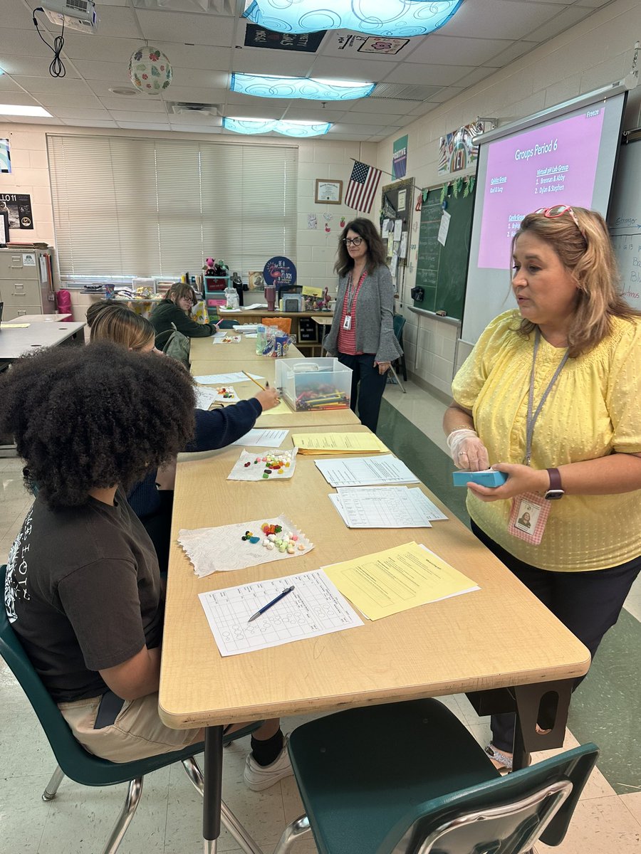 RiverSpringsVCS's tweet image. Thank you Mrs. Garris for allowing me observe your Science candy lab! What a great way to engage students in molecules and compounds! #vcsscience