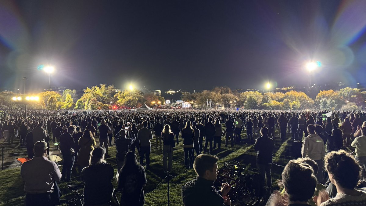 SecularShop's tweet photo. In line for 4.5 hours only to be turned away 5 ft from the gate, due to capacity. I would’ve gotten in if there had not been a mass of people who cut in the front of line near the entrance. Was able to watch the speech on the Mall, though. Energy was awesome! 
🇺🇸#harriswalz2024🇺🇸 https://t.co/GHUrylzGYF