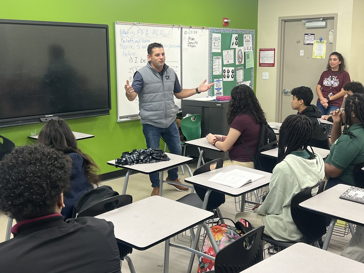 CoconutPalmK8's tweet photo. Thank you Mr. Danny Fernandez of DSF Promos for your continued partnership and support! It was great having you with us today as principal for the day. #MDCPSpartnters #principalfortheday #principaltoday @MDCPSSouth @SuptDotres @miamischools https://t.co/fA9e02nRIm
