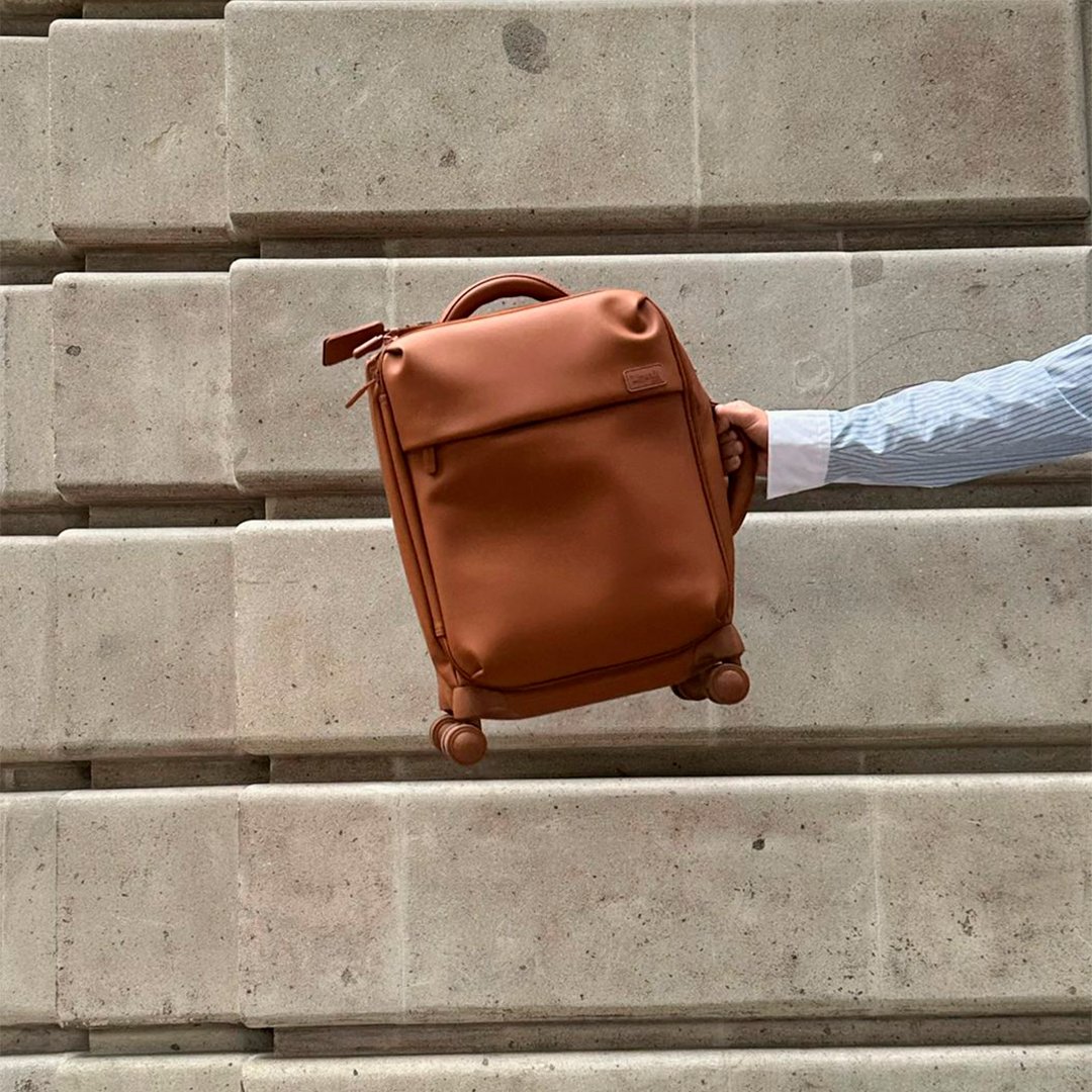 LipaultMexico's tweet photo. Juro que mi nueva Lipault🧳será el complemento perfecto de mis looks en todo los viajes que se vienen… ✈️ 🤜🏼

@alvmartz

#LipaultMexico #LostInBerlin #NutsyNut #PicOfTheDay https://t.co/R9guzKTYja