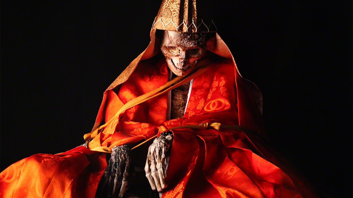 SimonaLazzerini's tweet photo. Teaching @junjiitofficial on #Halloween! We are reading Unendurable Maze and we will unpack all the Buddhist elements in the story. Very excited to tell my students about sokushinbutsu (self-mummifying monks). Is anybody else teaching creepy content on Halloween? https://t.co/d1Jm5ukPR0