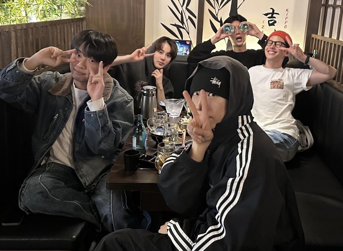 byunsabeer's tweet photo. Feliz aniversario de dez anos, vcs são tudo pra mim!

Eu sou muito grata por poder ter conhecido e acompanhado cada um de vcs, ter me tornado hotple foi umas das melhores decisões da minha vida.

Eu amo e sempre irei amar vcs ❤️
#HOTSHOT10thAnniversary #핫샷10주년 #HOTSHOT #핫샷 https://t.co/P3SP6MQ6Fm