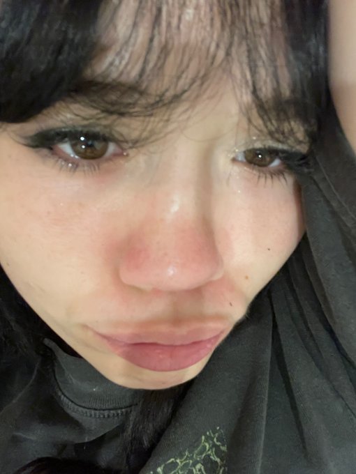 I am going to be SO embarrassed if nobody shows up to my birthday live stream THIS SATURDAY 11/02 happening
