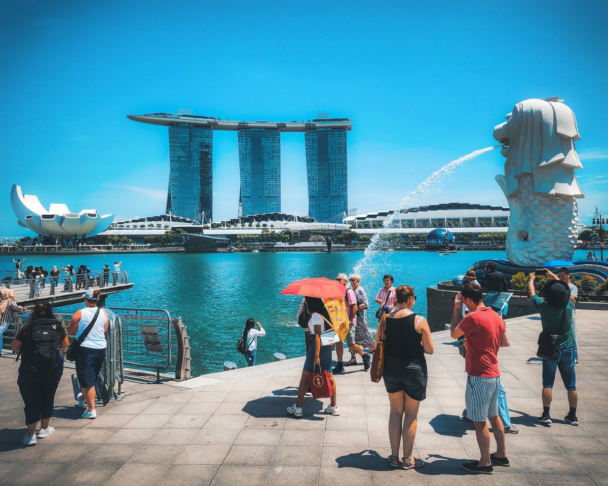 We successfully completed our train/bus trip to #Penang - #KualaLumpur - #Singapore and it was amazing. A photo report is coming soon, so stay tuned if you're interested.

1) Penang Hill #Malaysia 
2) Traders Hotel #KL 
3) Merlion #SNG