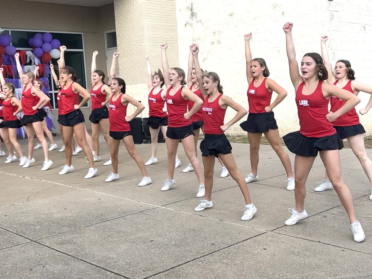 Our Freshman squad cheered at the LHMS-FMMS Tailgate tonight! Such a fun Lake Highlands event. ❤️🖤💜🤍
<a href="/ForestMeadowMS/">Forest Meadow MS</a>