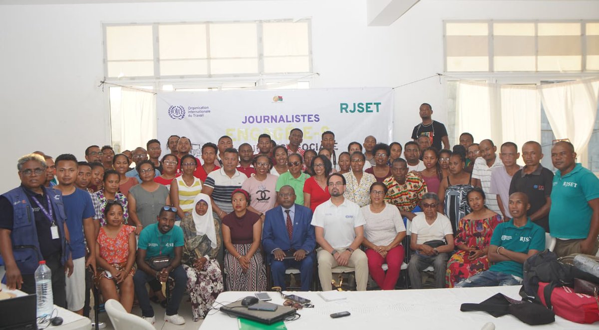 ILOAntananarivo's tweet photo. Depuis 9 ans, l’OIT et le #RJSET promeuvent le travail décent à 🇲🇬. Les médias jouent un rôle crucial pour éduquer le public sur cette cause essentielle. 

https://t.co/1FP7011FLH https://t.co/9wHrAOhmRa