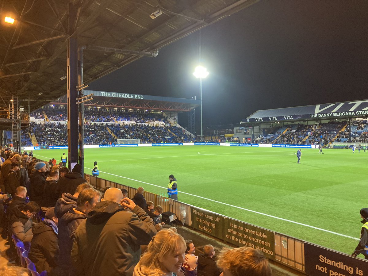 davidturz's tweet photo. Never at the races tonight.. bullied all over the park.. questionable starting line up but in Ruben we trust. Home before 2am 💪 #readingfc #utfd https://t.co/E8ncnjlCQK