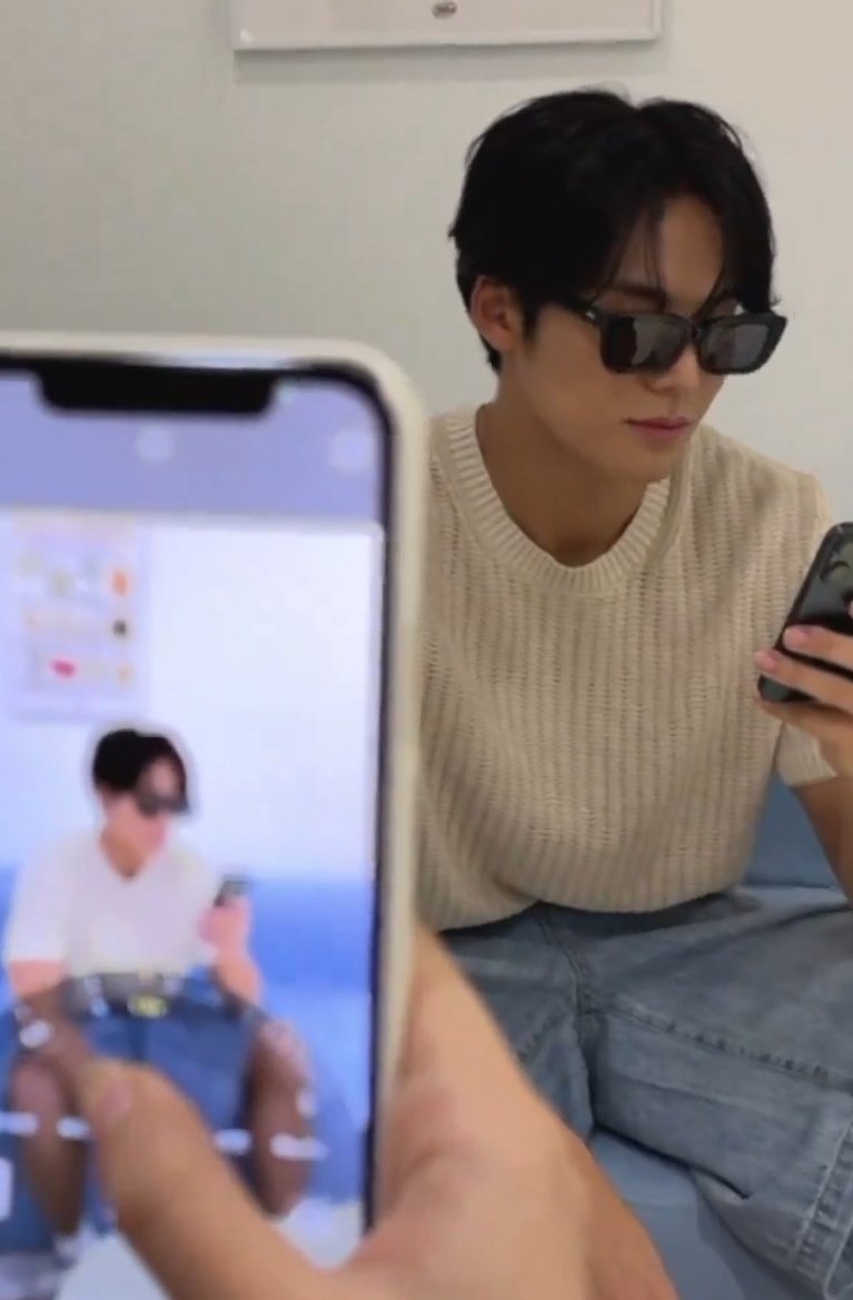 EVERYW0NWOO's tweet photo. GRABE ANG POGI OH https://t.co/a1Ud7YZhgr