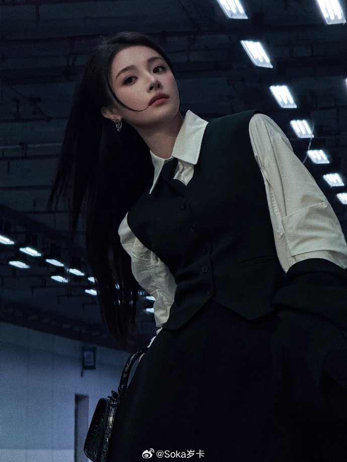 隆妮这么美的黑丝骚腿自己账号怎么不发呢