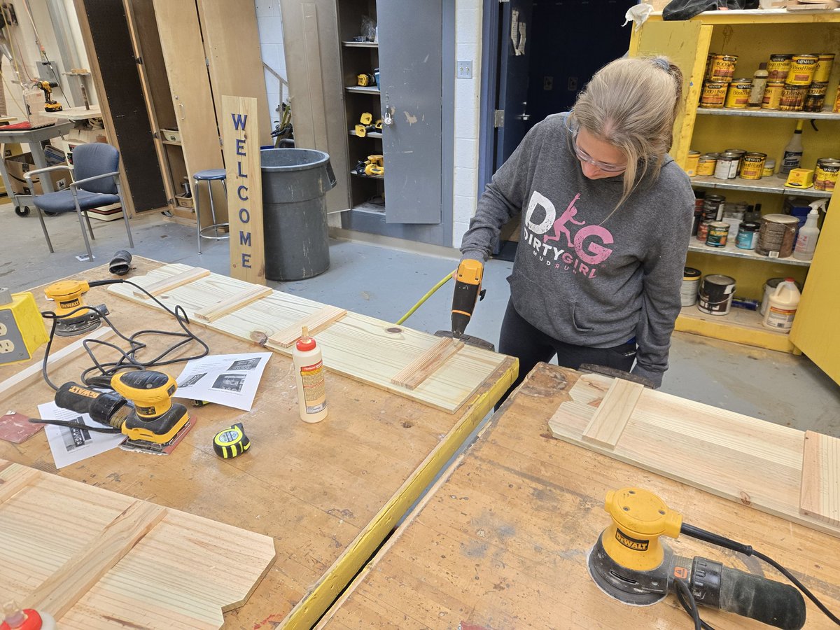Prentice_Fablab's tweet image. Peeping over to observe Trinity&apos;s other evening courses outside of our FabLab. Trinity gives hands-on skills to adults in our community in both #welding &amp;amp; #woodworking!
#ctethsadultclasses @MrZebrasky
