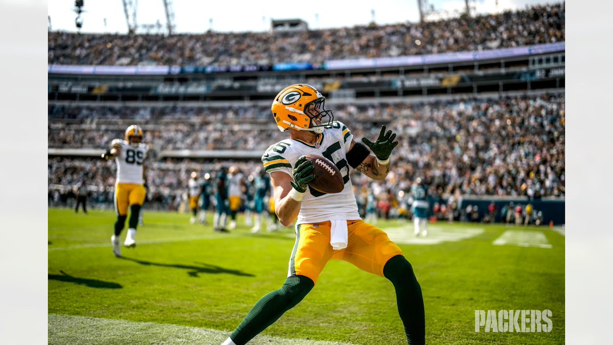 Jacob Morley (@jacobmorley) on Twitter photo Tucker Kraft is the first Packer tight end to post at least two catches of 65-plus yards in a season in the Super Bowl era.
Kraft is the fourth tight end in the NFL to accomplish that feat since 2000, joining George Kittle, Mark Andrews, and Vance McDonald.
Per <a href="/packers/">Green Bay Packers</a> dope Tucker Kraft is the first Packer tight end to post at least two catches of 65-plus yards in a season in the Super Bowl era.
Kraft is the fourth tight end in the NFL to accomplish that feat since 2000, joining George Kittle, Mark Andrews, and Vance McDonald.
Per <a href="/packers/">Green Bay Packers</a> dope